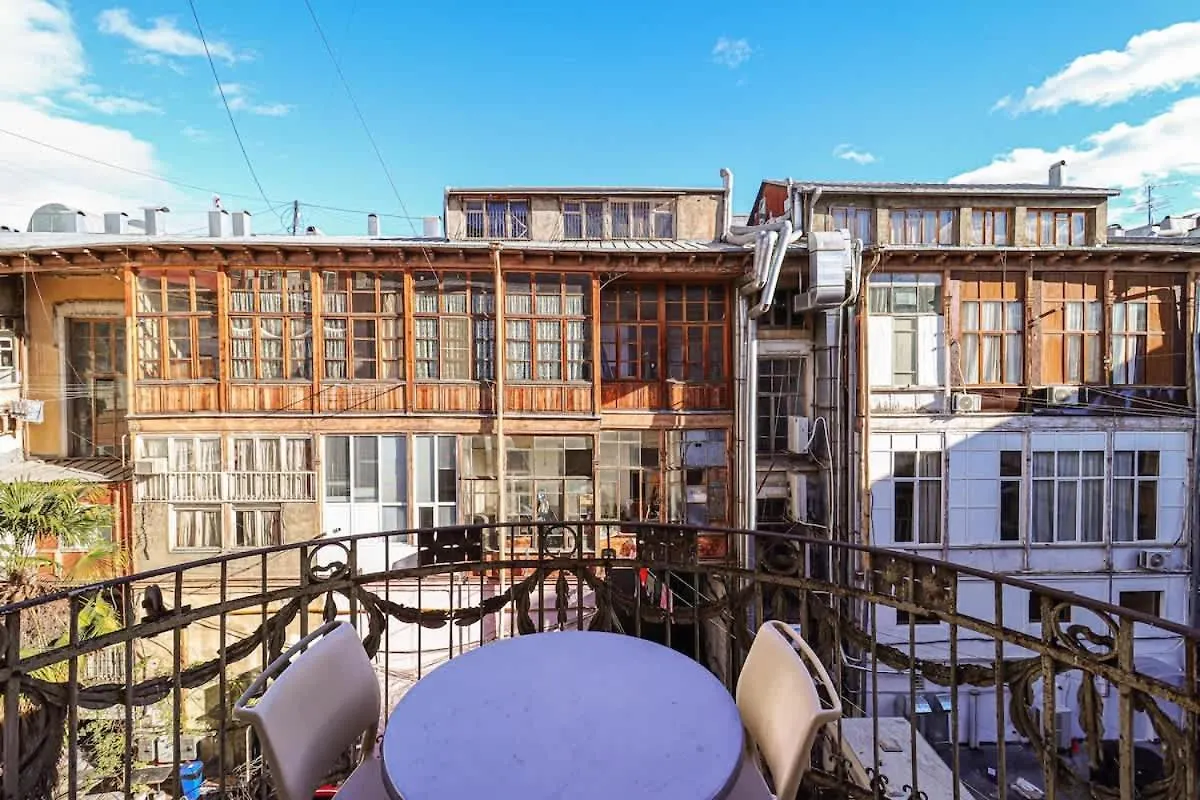 1-Br Apt In Central Tbilisi By Wehost Georgia