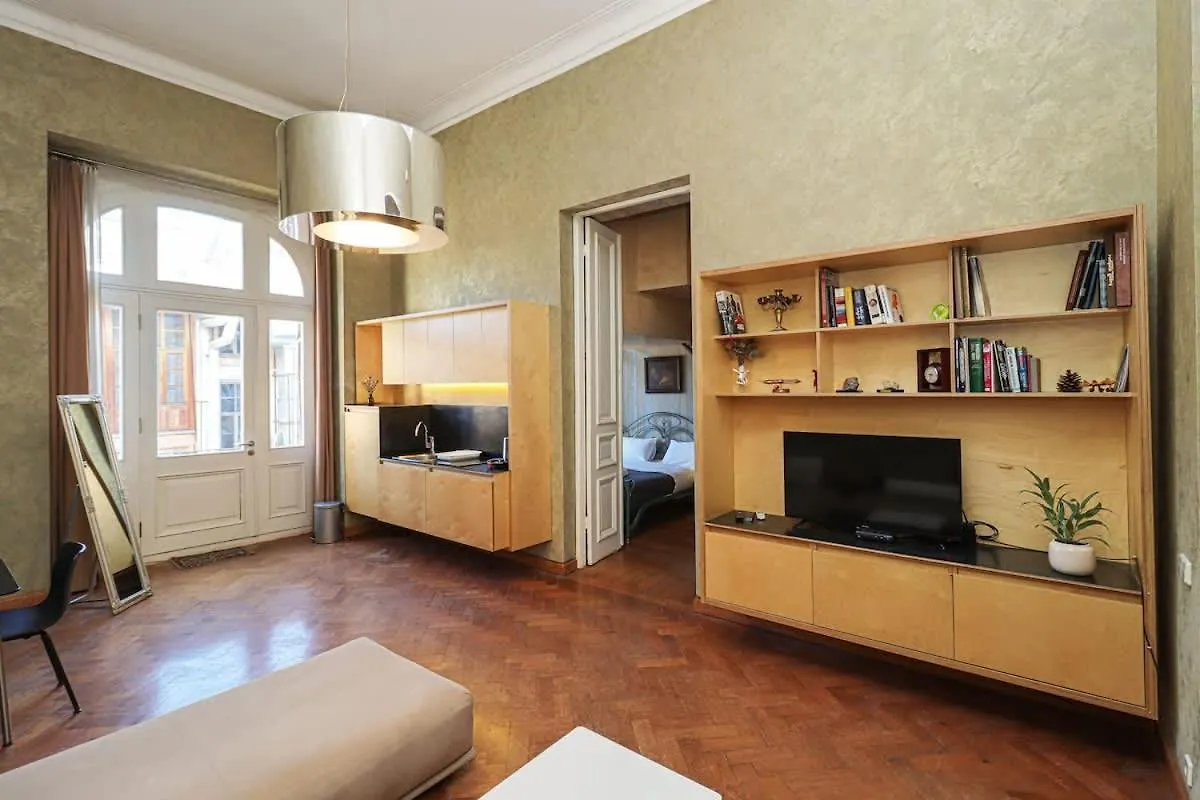 1-Br Apt In Central Tbilisi By Wehost